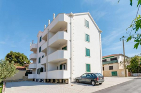 Apartments with a parking space Supetar, Brac - 16130